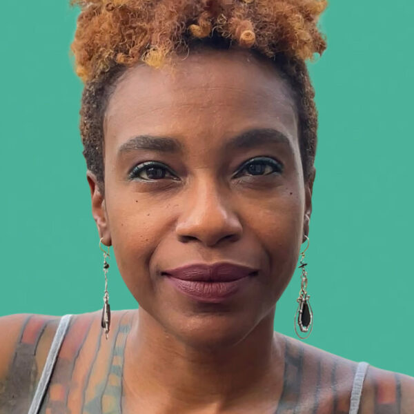 Headshot of Akilah Richards against a teal background
